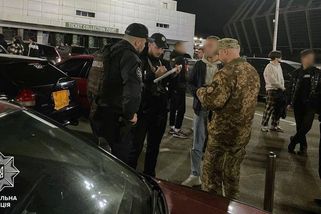 Sraz fanoušků rychlých aut a nelegálních závodů skončil v Kyjevě povolávacími rozkazy - Novinky